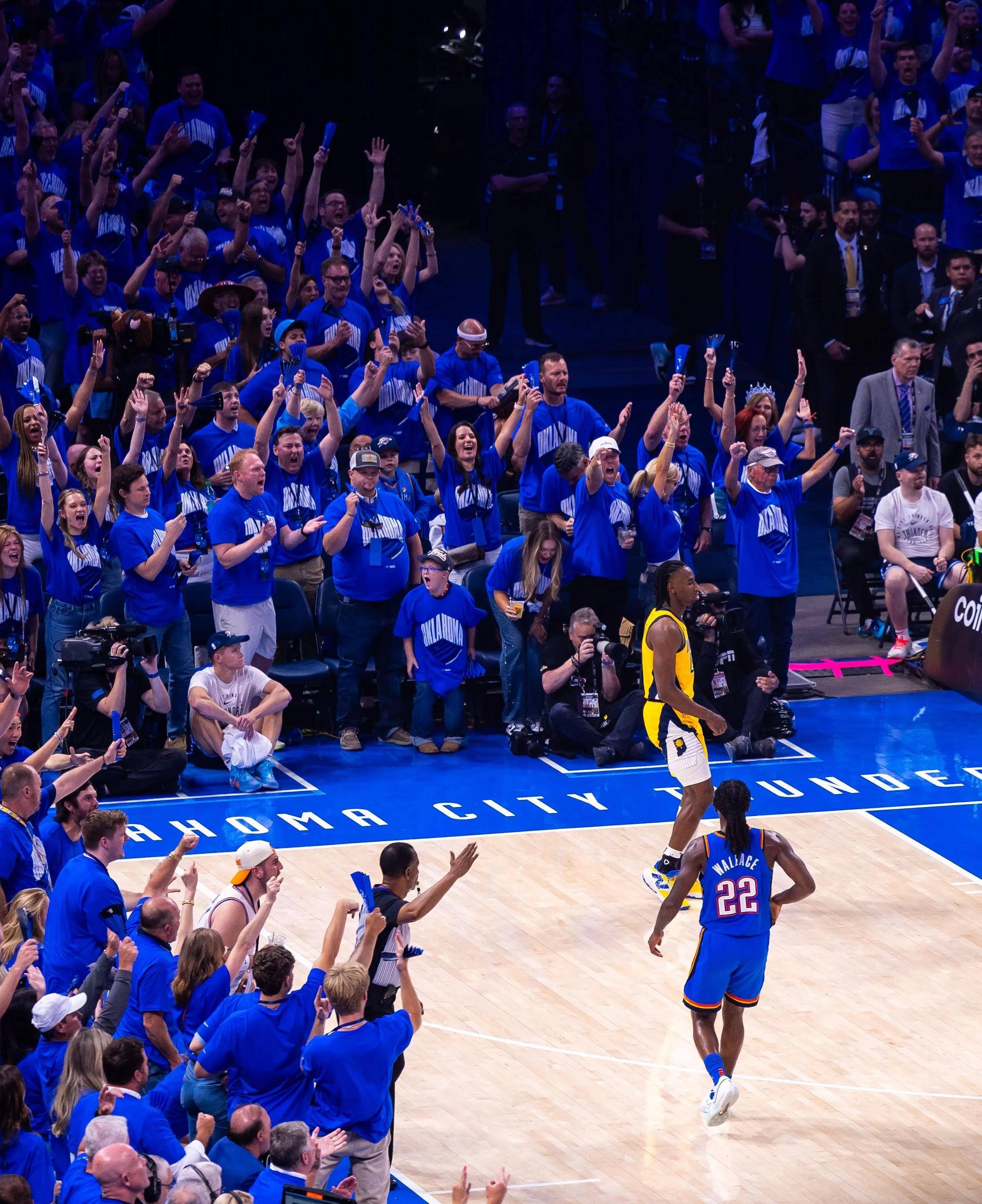 在线娱乐-费耶诺德训练开放日，窗口期临场应变引欢呼，NBA常规赛在即，身体对抗强度拉满-在线娱乐