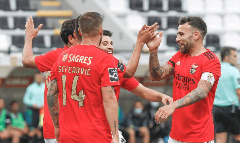 今晚体能课后，本菲卡官宣签约备战葡超，震撼外界，轮换策略成焦点的简单介绍